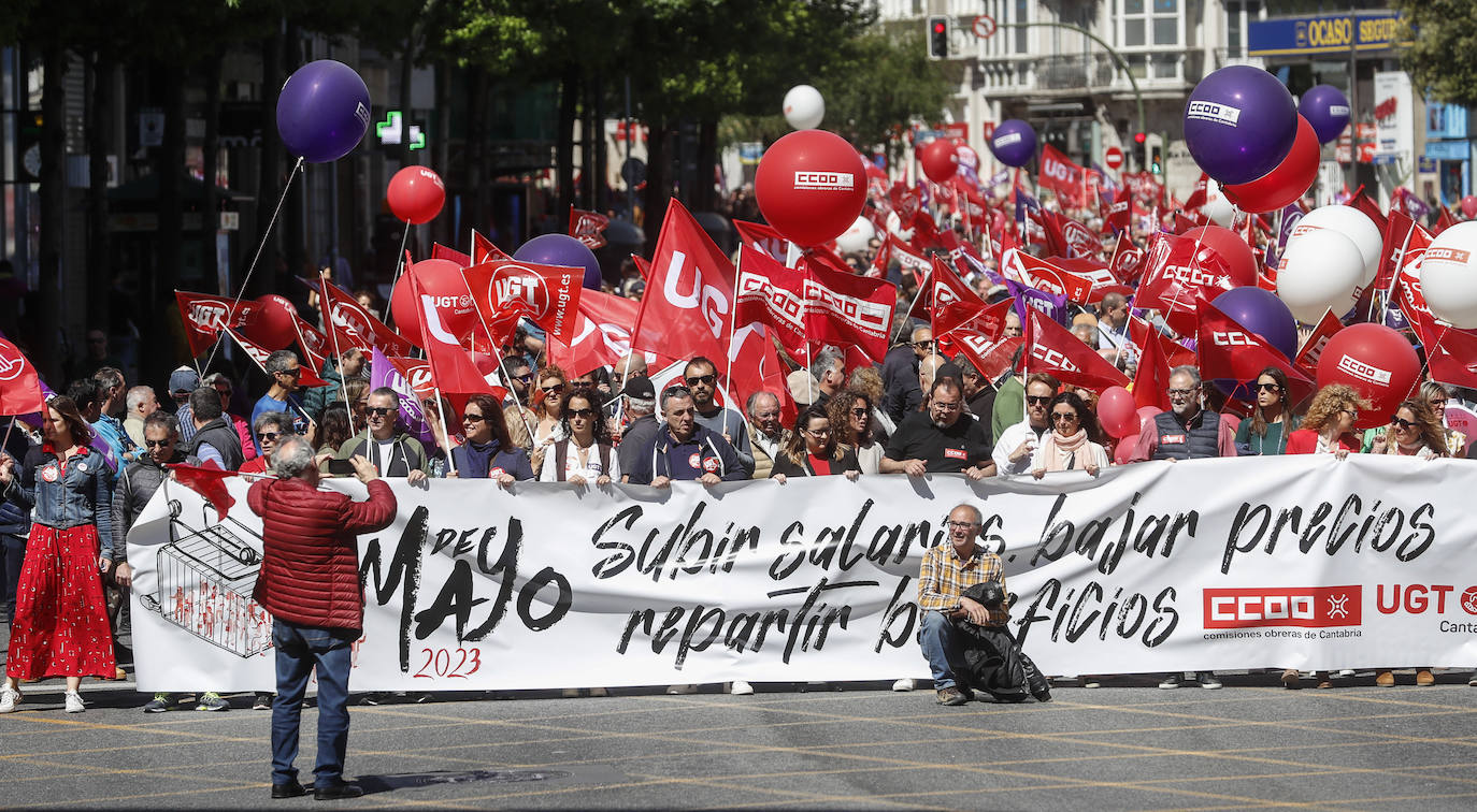 UGT y CC OO han vuelto un año más a caminar juntos en este Primero de Mayo. 