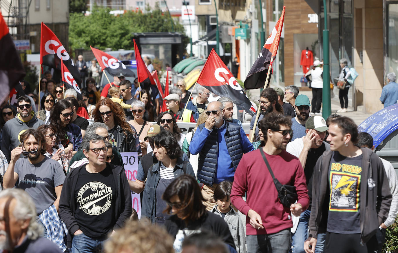 La marcha se realizó con el lema 'Hay que luchar por salarios dignos para ganar derechos y libertades'.