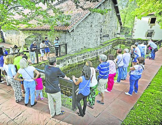 Los ingenios del agua en el cauce del Nansa son algunos de los grandes atractivos de la visita a la Ferrería de Cades.