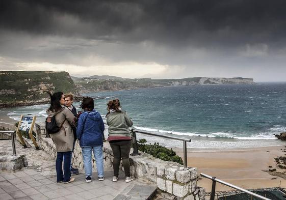 El viento comenzó a soplar con fuerza a las ocho de la tarde