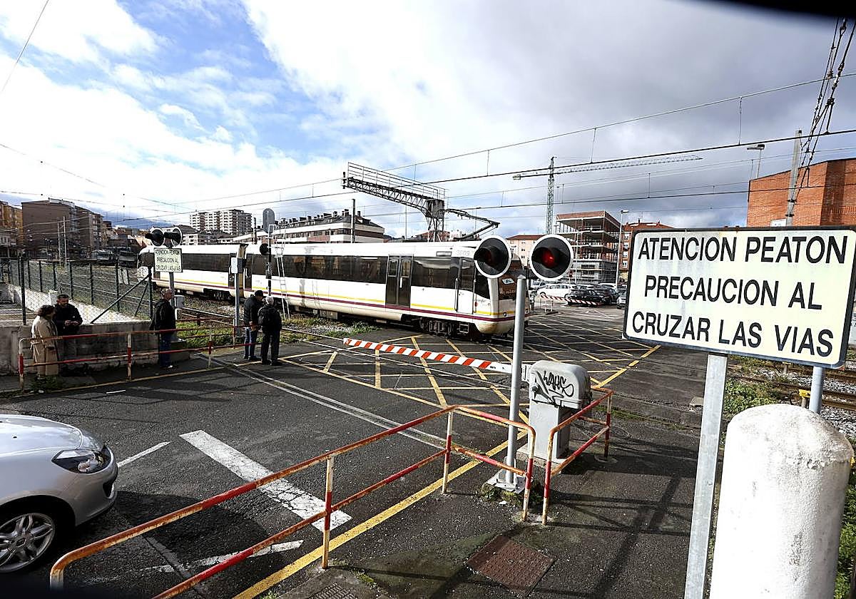 Torrelavega allana el camino para el desvío de los trenes
