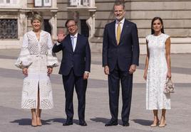 Los reyes de España junto al presidente de Colombia, Gustavo Petro, y la primera dama, Verónica Alcocer.