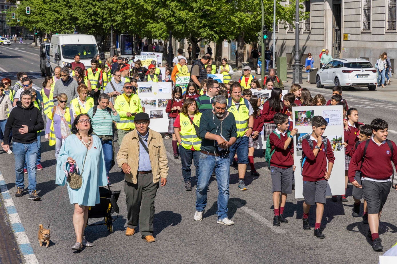 La marcha avanzaba a su paso por Delegación de Gobierno.