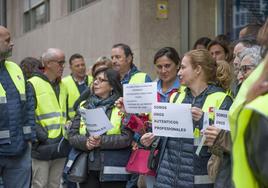 Concentración de los SUAP ante Sanidad, que se repetirá el martes.
