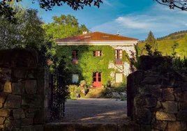 Entrada a la casa y el jardín de Luis González-Camino
