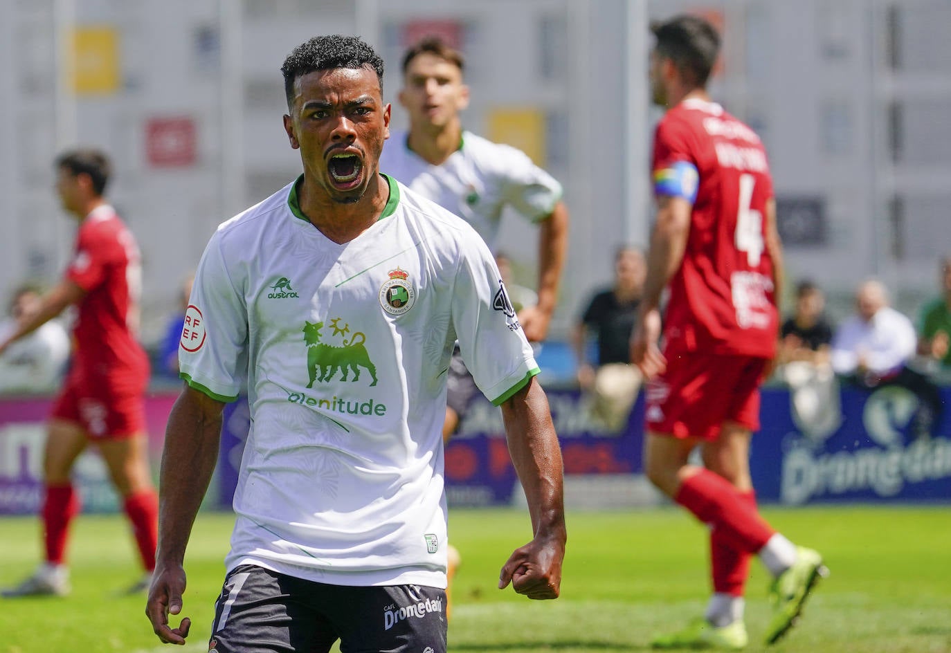 Dalisson abrió la lata para los verdiblancos y fue el autor del primer gol de l Rayo Cantabria.