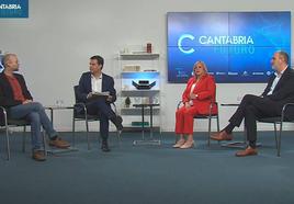 De izquierda a derecha, Óscar Fernández, David Cantarero (moderador del encuentro), María Luz Fernández y Roberto García.