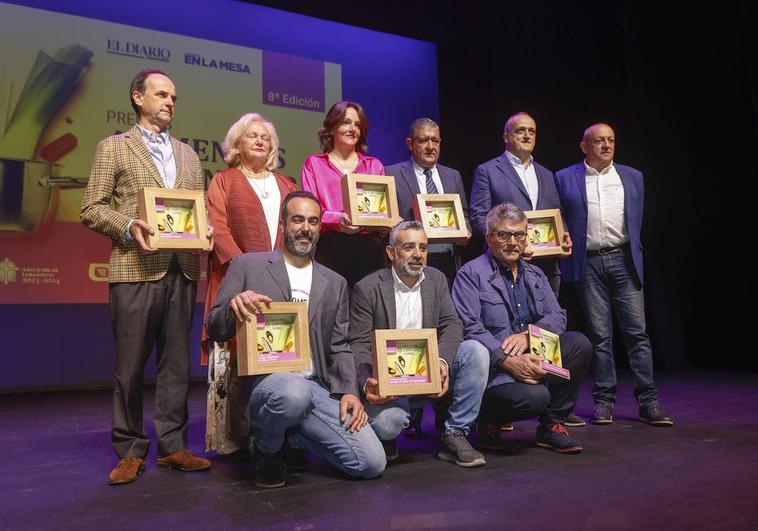 Foto de familia de los premiados