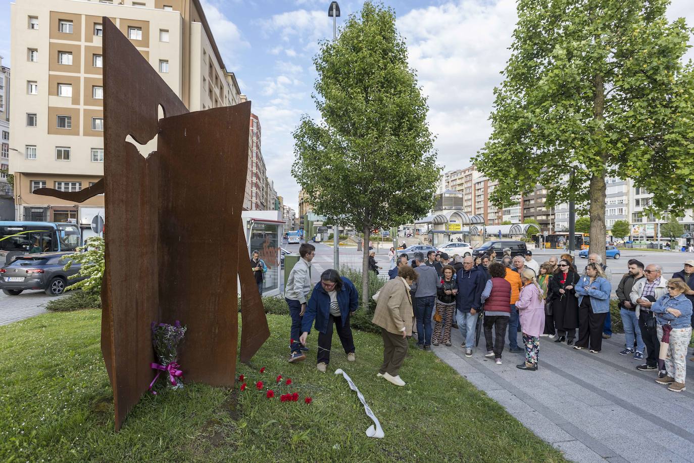 Cerca de un centenar de personas asistieron a la cita organizada por la asociación Desmemoriados. 