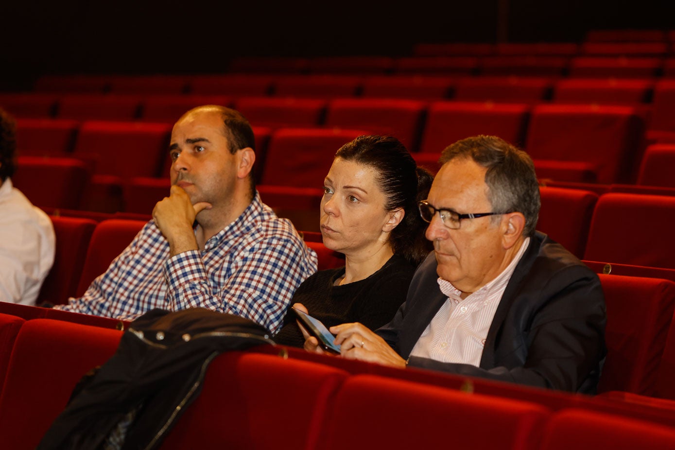 El exalcalde socialista de Torrelavega, José Manuel Cruz Viadero, presenció el debate desde las butacas.