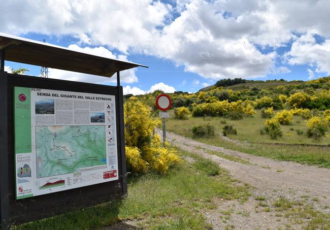 Algunos de estos senderos señalizados convergen con rutas de alta montaña, una muestra es el sendero histórico GR1 o La Senda del Gigante.