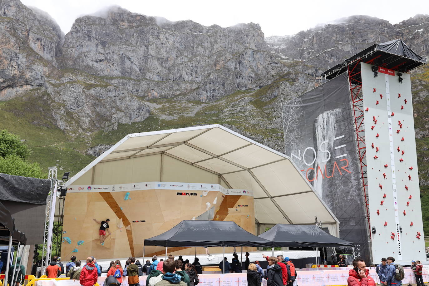 Las instalaciones de esta Copa de Europa, con el imponente paisaje de Fuente Dé al fondo.