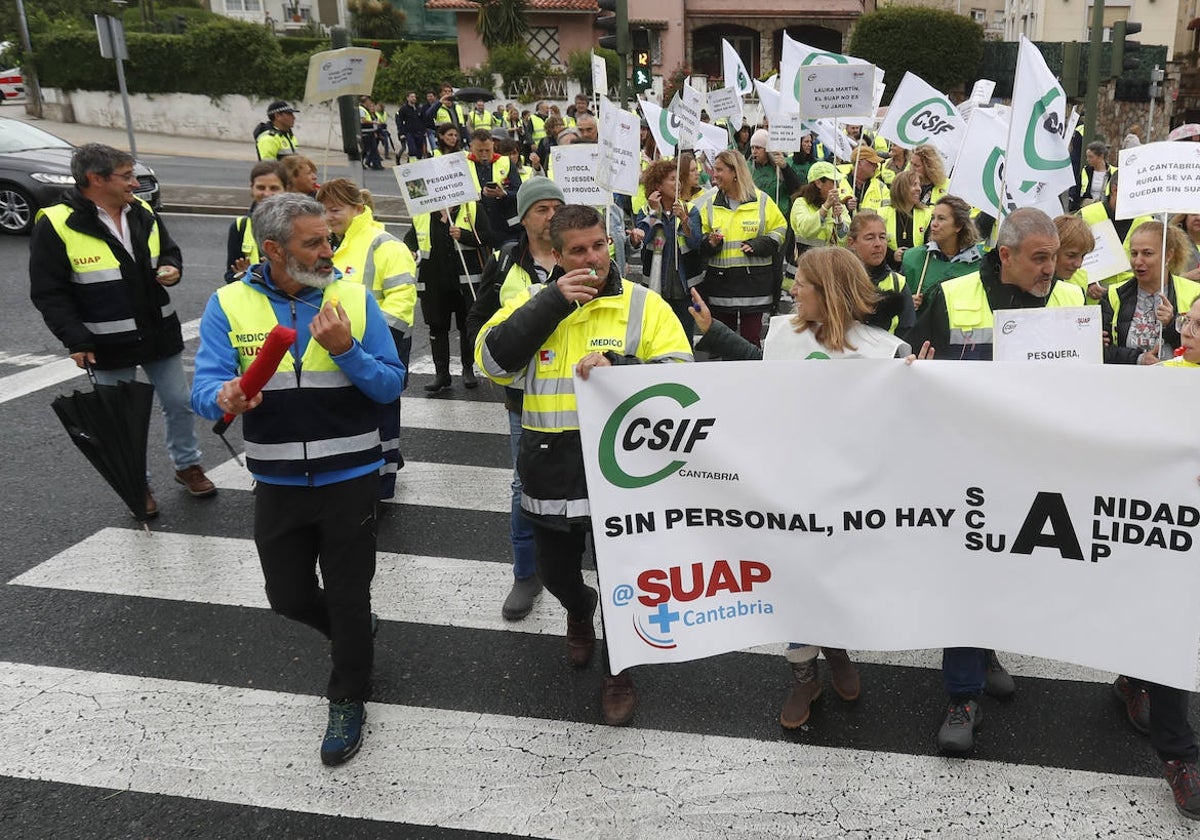 Manifestación de los equipos de SUAP, el pasado martes en Santander.