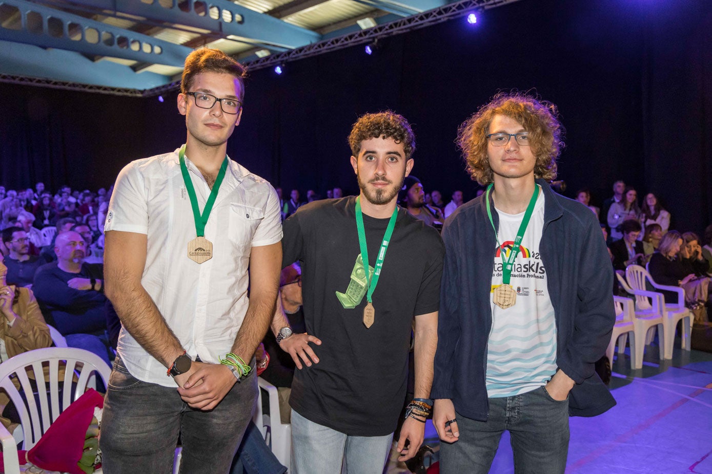 Los tres ganadores de la categoría de Electrónica son alumnos del IES Zapatón: Sebastián Natanael Frasincar, Ismael Gómez Ortiz y Lorenzo Ortega Garmilla.