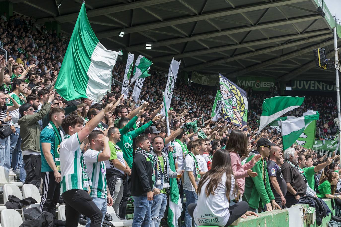 La Gradona vibró durante todo el encuentro.