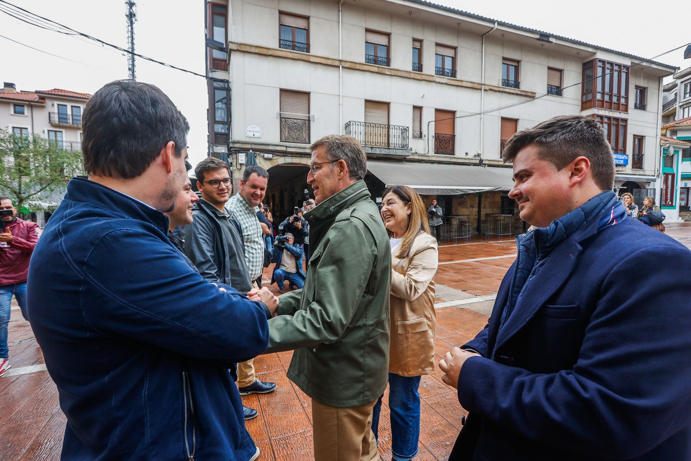 Feijóo se reunió con los candidatos municipales de Cantabria menores de 35 años.