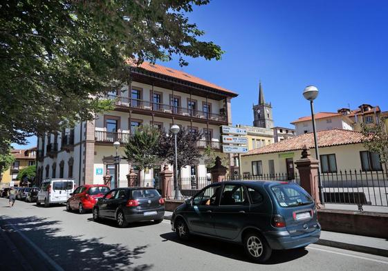 El cruce de Comillas se regula con la Policía Local.