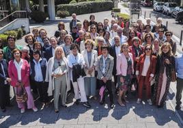 Profesionales de enfermería de la 48 promoción de la Escuela de Valdecilla, en su reunión ayer en el Hotel Victoria.