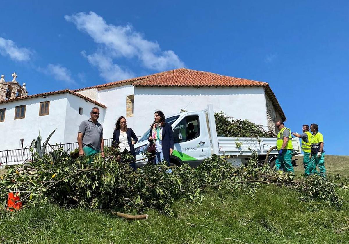 Arrancan los trabajos para eliminar flora invasora en el islote de la Virgen del Mar