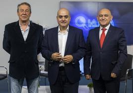 De izquierda a derecha, los periodistas Jesús Serrera, Gonzalo Sellers y Juan Luis Fernández.