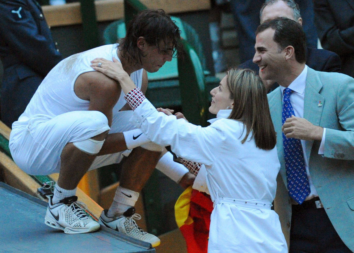 Saludando a la familia real, tras su épico triunfo en la final de Wimbledon en 2008.