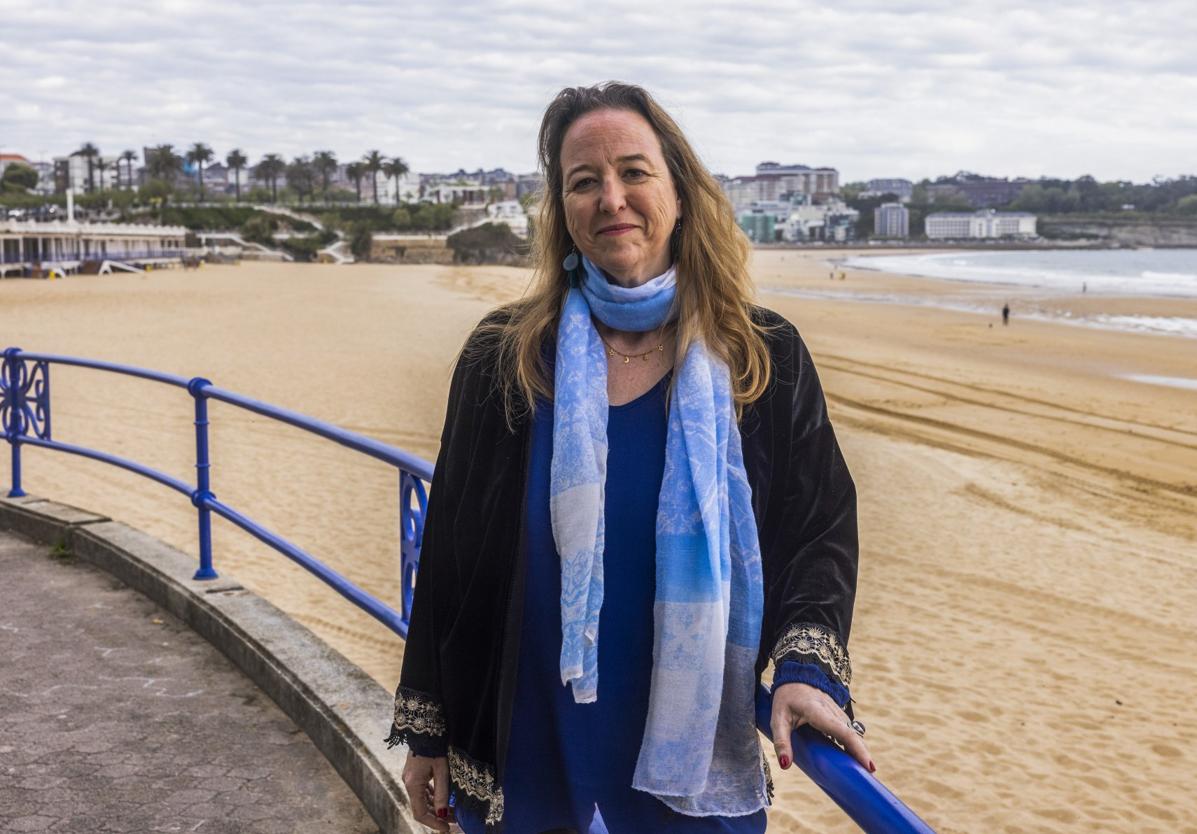 Leticia Díaz eligió para fotografiarse la Primera playa del Sardinero porque forma parte de su infancia y juventud.