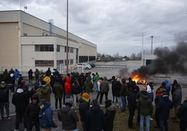 Piquete de trabajadores de Aspla, durante la huelga por la negociación del convenio colectivo.