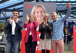 Mikel Torres, Pilar Alegría, Susana Herrán y Pablo Zuloaga, este domingo, en Castro Urdiales.