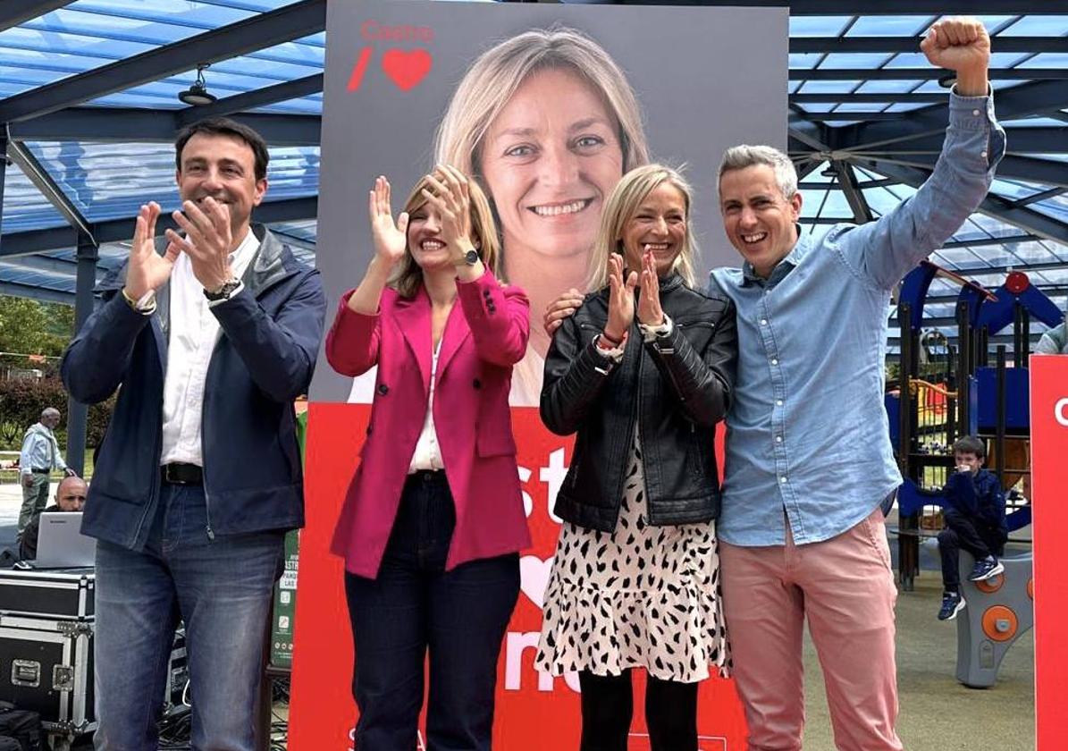 Mikel Torres, Pilar Alegría, Susana Herrán y Pablo Zuloaga, este domingo, en Castro Urdiales.