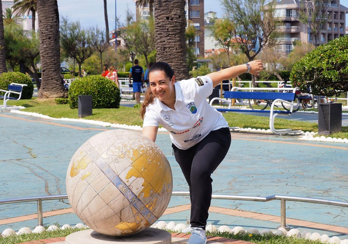 Judit Bueno, en los Jardines de Piquío tras ganar con récord el Campeonato de España de 2021.