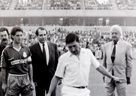 Saque de honor de Sánchez Arminio en El Sardinero en 1989.