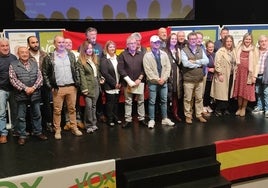 Miembros de las candidaturas de toda la comarca junto a Cristóbal Palacio.