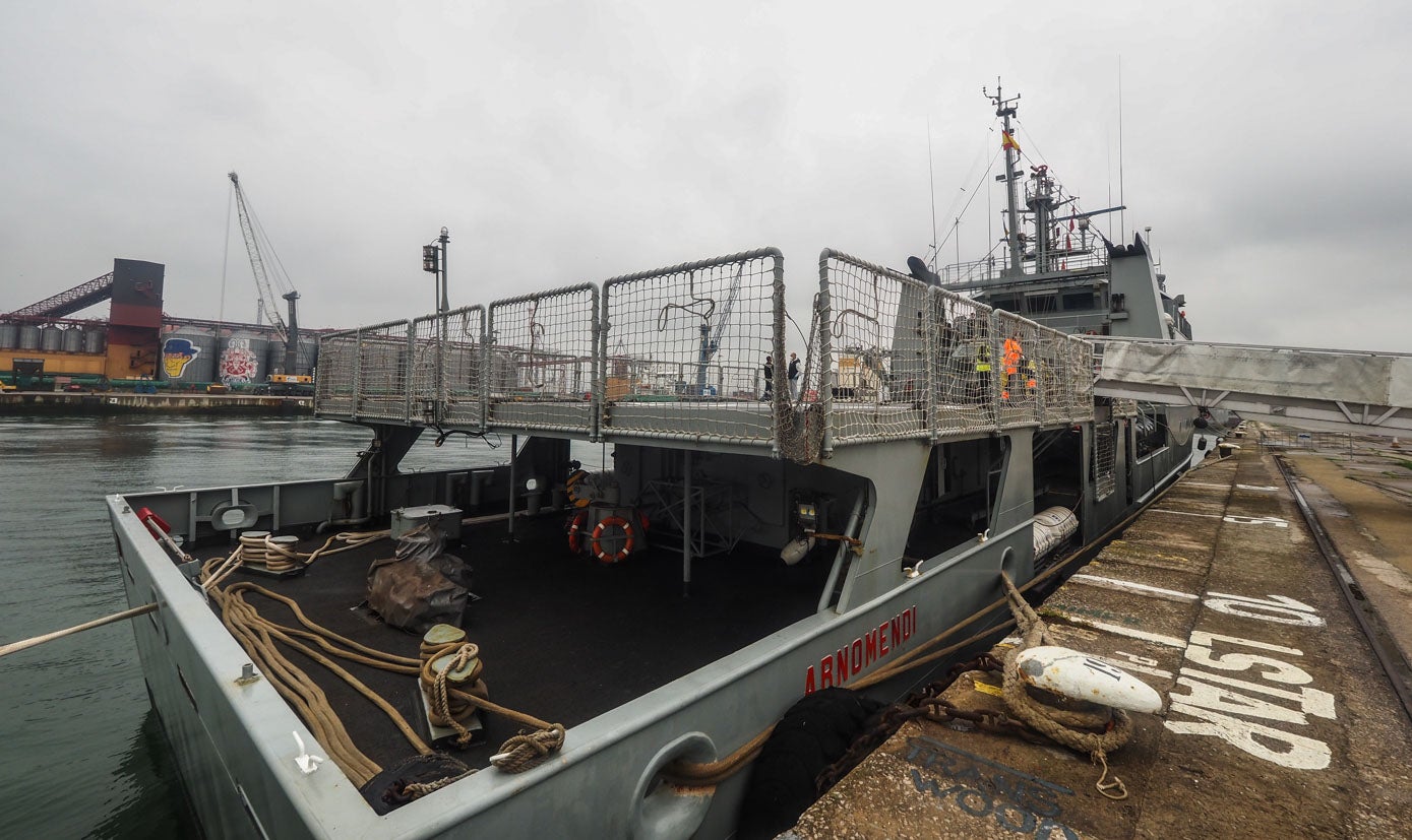 El buque de la Armada 'Arnomendi' participó de la actividad. 