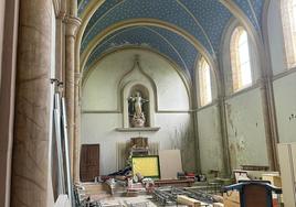 Estado que presenta el interior de la antigua capilla.