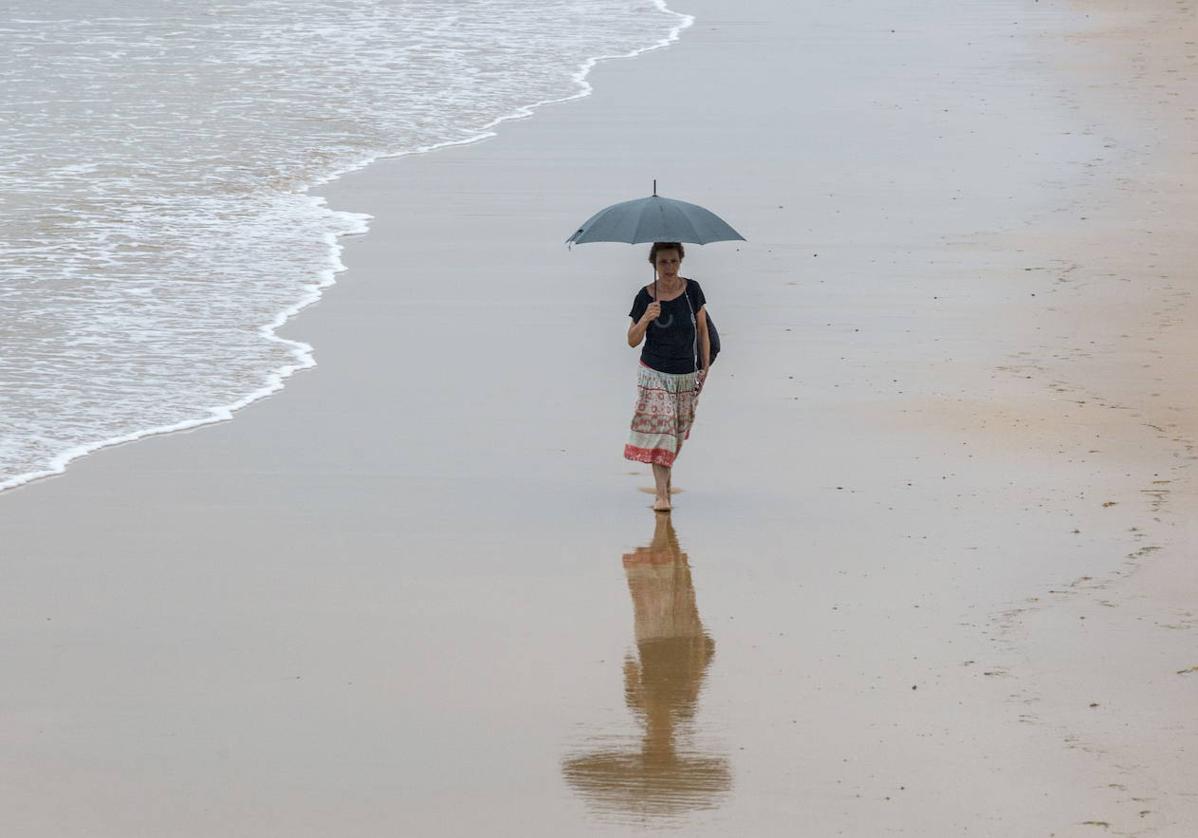 Las fuertes lluvias también llegarán a la costa esta tarde.