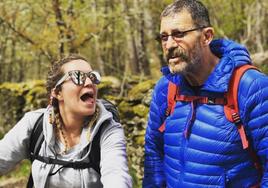 Paco Anievas bromeando con su hija Eugenia en una de sus rutas juntos.