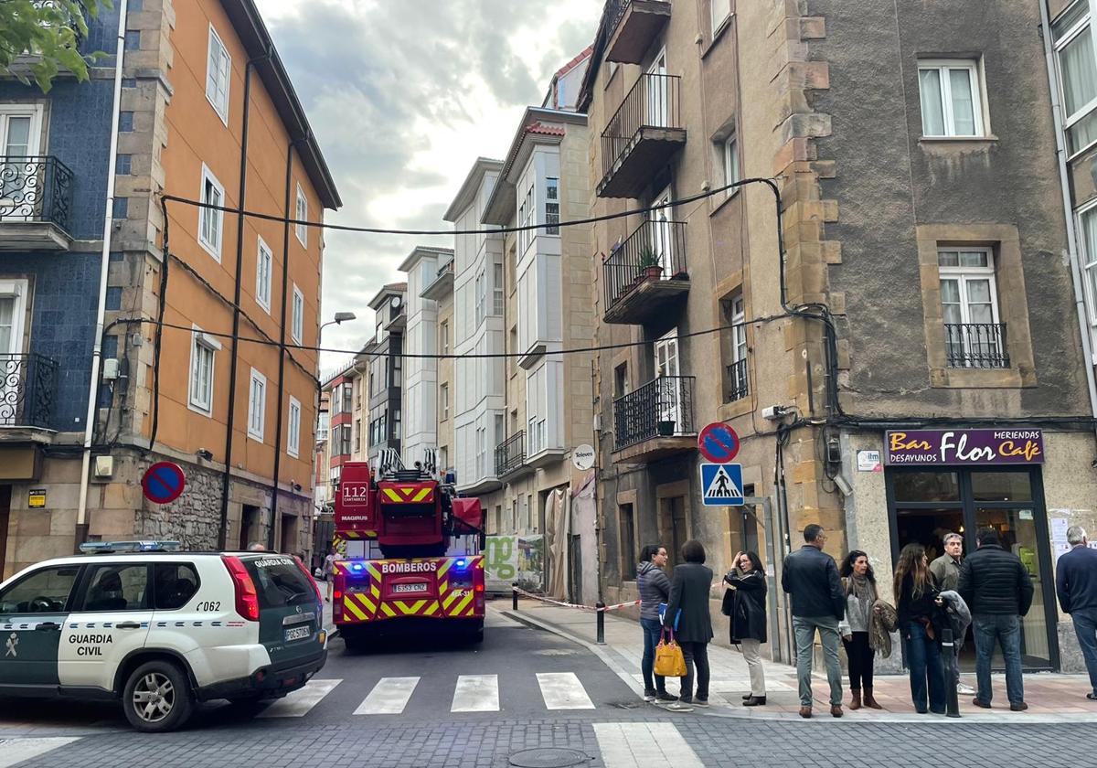 Guardia Civil, Bomberos y Policía intervinieron en el bar.