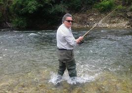 Juan José Garmendía en una jornada de pesca.