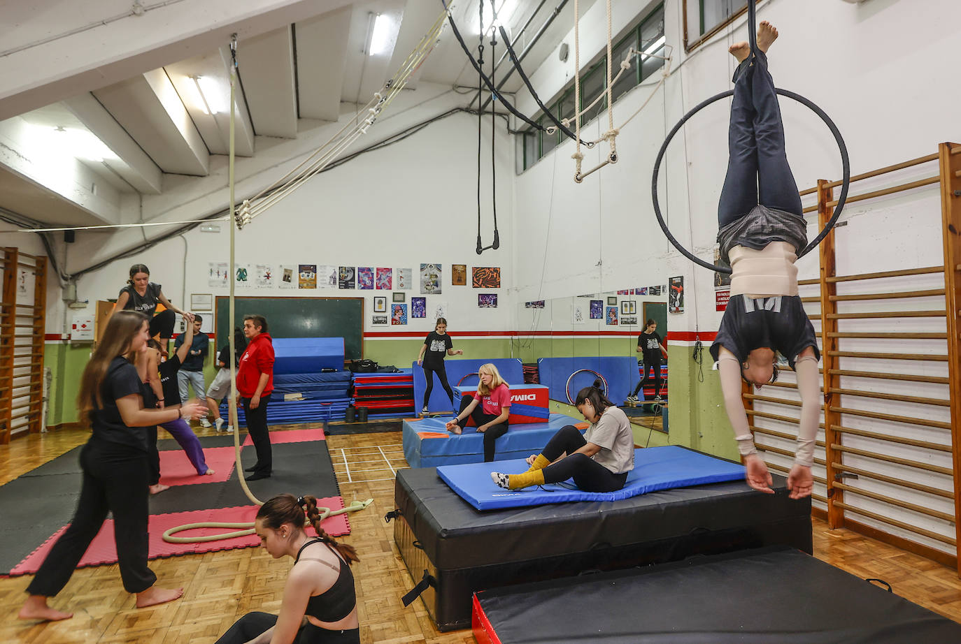 Afincada actualmente en ﻿unas instalaciones «limitadas» como el pabellón Vicente Trueba, la Escuela de Circo es uno de los centros llamados a mudarse al futuro centro cultural y de arte de La Lechera.