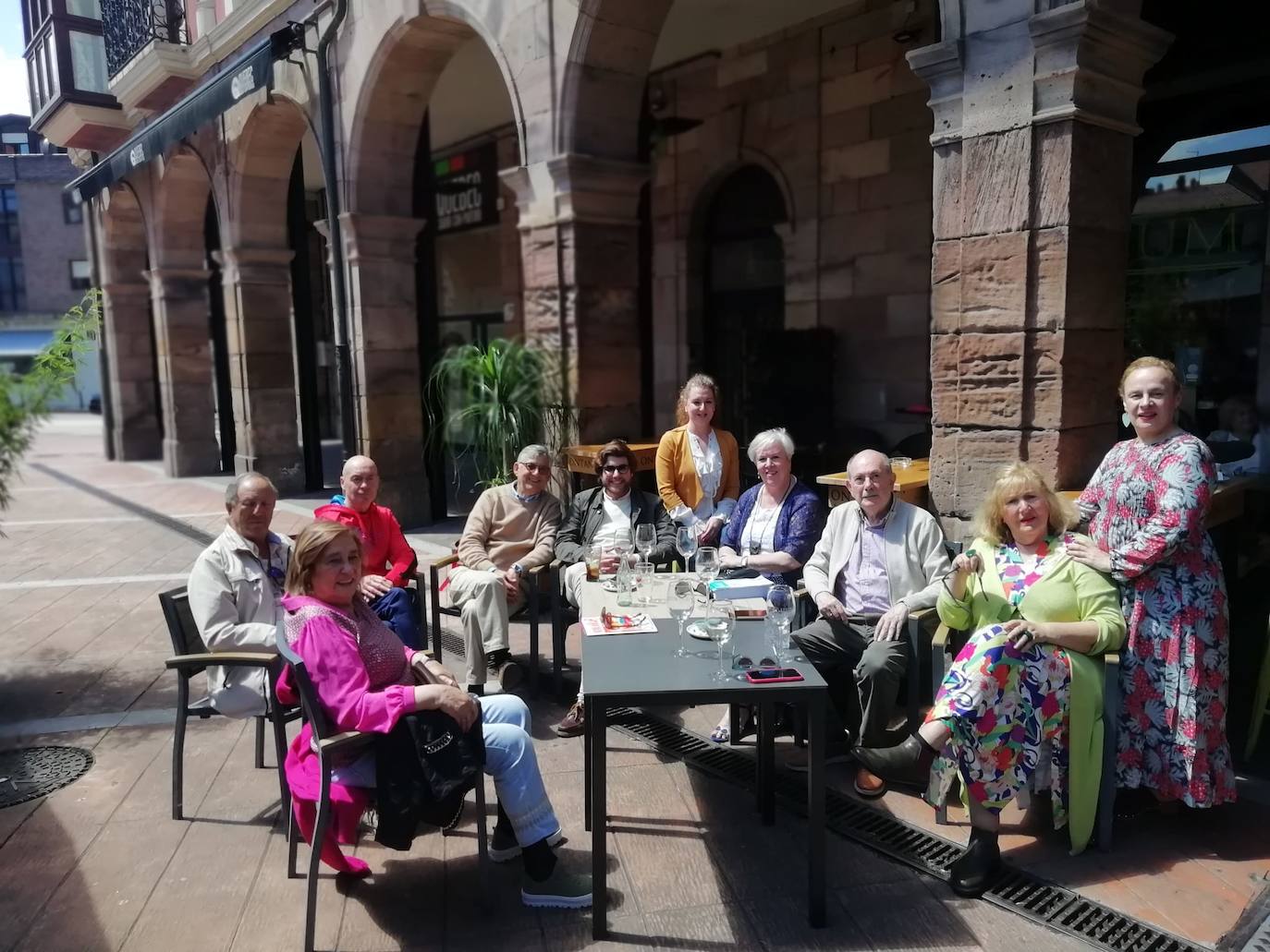 Blanca Rosa Gómez Morante ha comenzado el día con una reunión de trabajo con los miembros y afiliados de la candidatura Torrelavega Sí que ella encabeza. Con su equipo, ha ultimado los detalles de la jornada electoral y, a mediodía, ha hecho un descanso para compartir una comida familiar «tranquila y distendida». Por la tarde, su plan pasa por unirse a las fiestas de Santa María, en Barreda. «Es una celebración muy arraigada e importante para todos nosotros». 