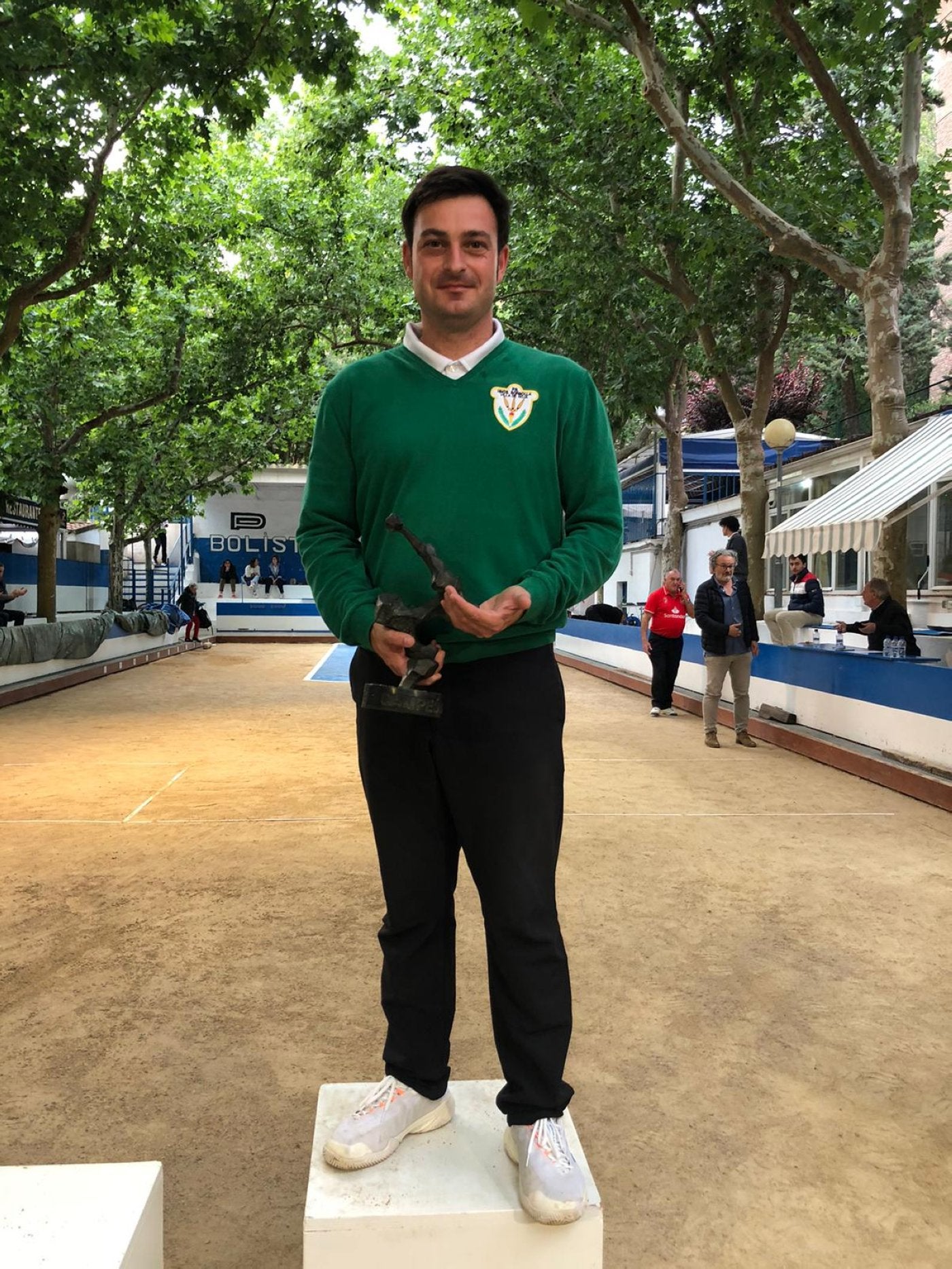 Manuel Domínguez, en el podio después de ganar el Torneo de San Isidro.