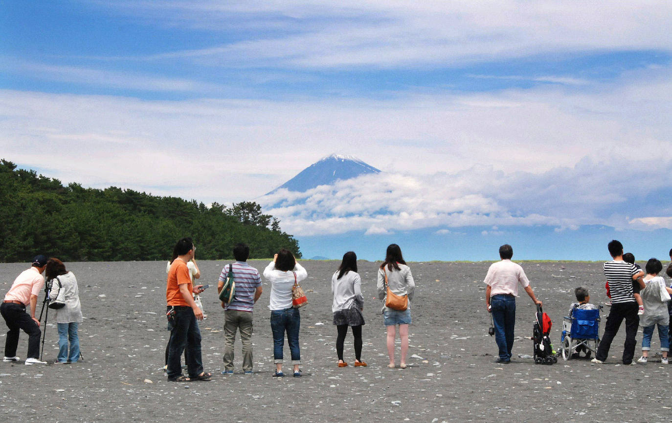 Turistas de todo el mundo viajan hasta Japón para observarlo