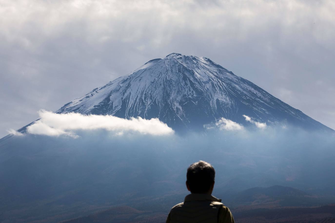 La última erupción del monte Fuji ocurrió en 1707 y es conocida bajo el nombre de «gran erupción de Hōei»