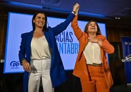 Gema Igual y María José Sáenz de Buruaga (PP) celebran juntas el triunfo de los populares cántabros en estas elecciones.