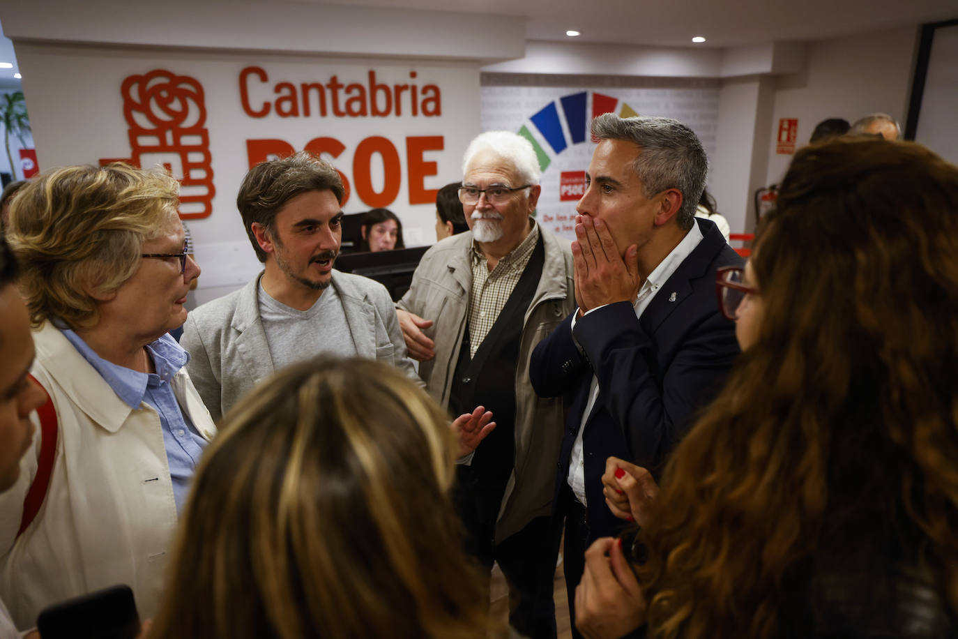 La noche estuvo cargada de emoción en la sede del PSOE.