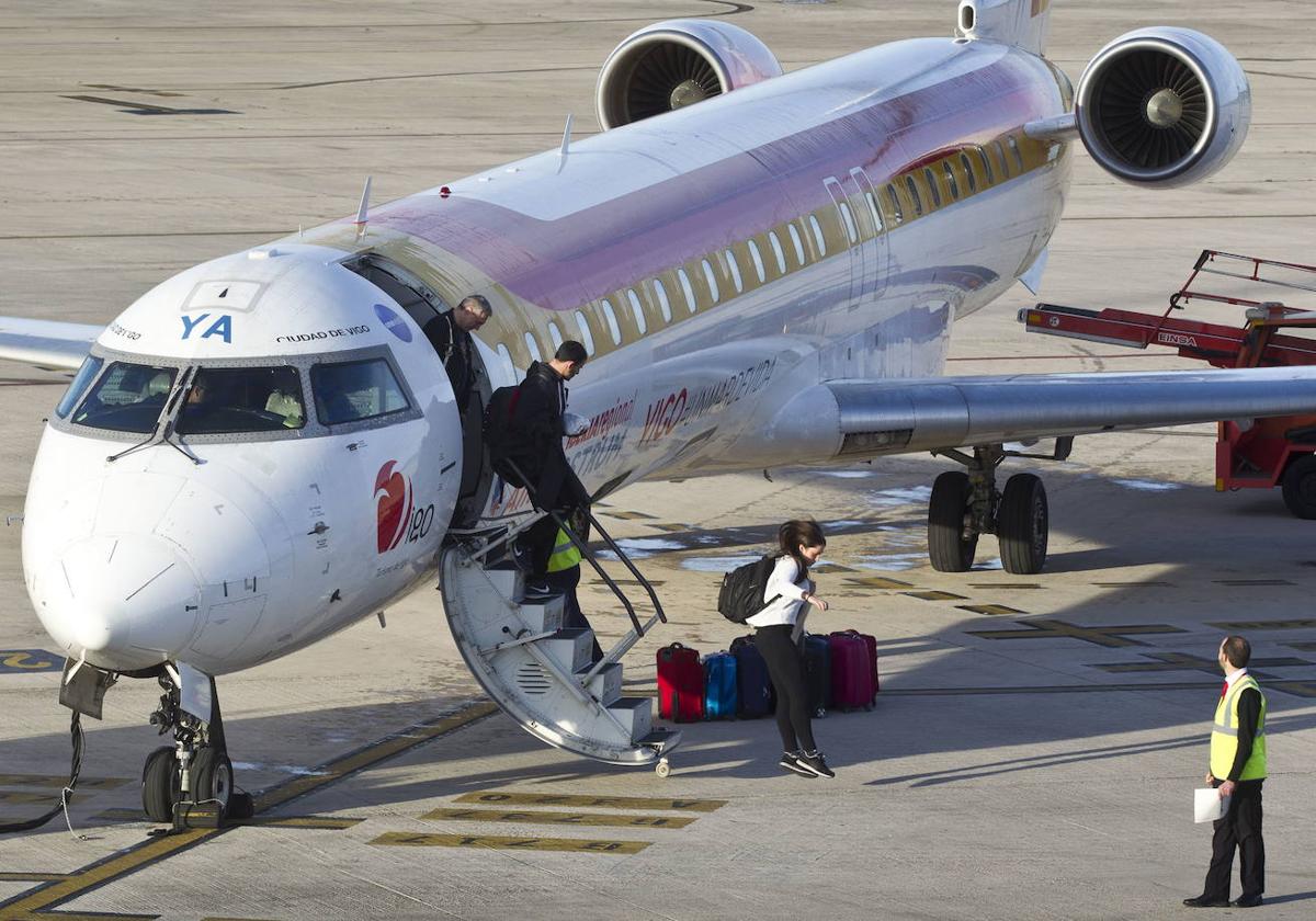 Un vuelo de Air Nostrum en la plataforma del Seve Ballesteros.