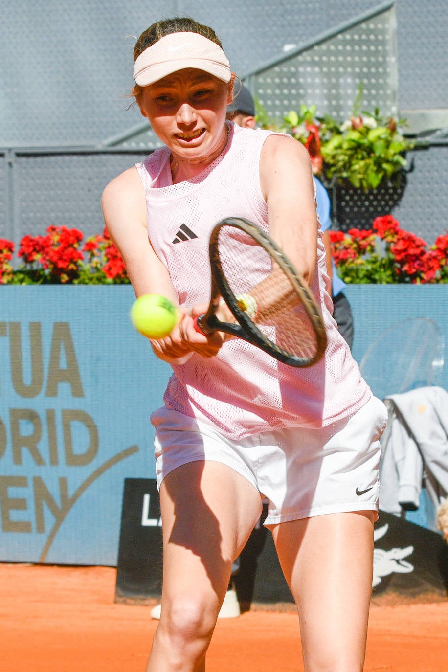 Imagen de archivo de Cristina Bucsa durante su partido contra Rebeka Masarova en el Abierto de Madrid.