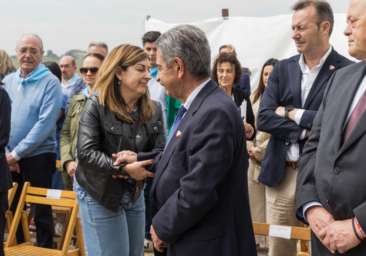 Revilla se acerca al PP: «No obstaculizaré al que ha tenido un resultado tan espectacular»