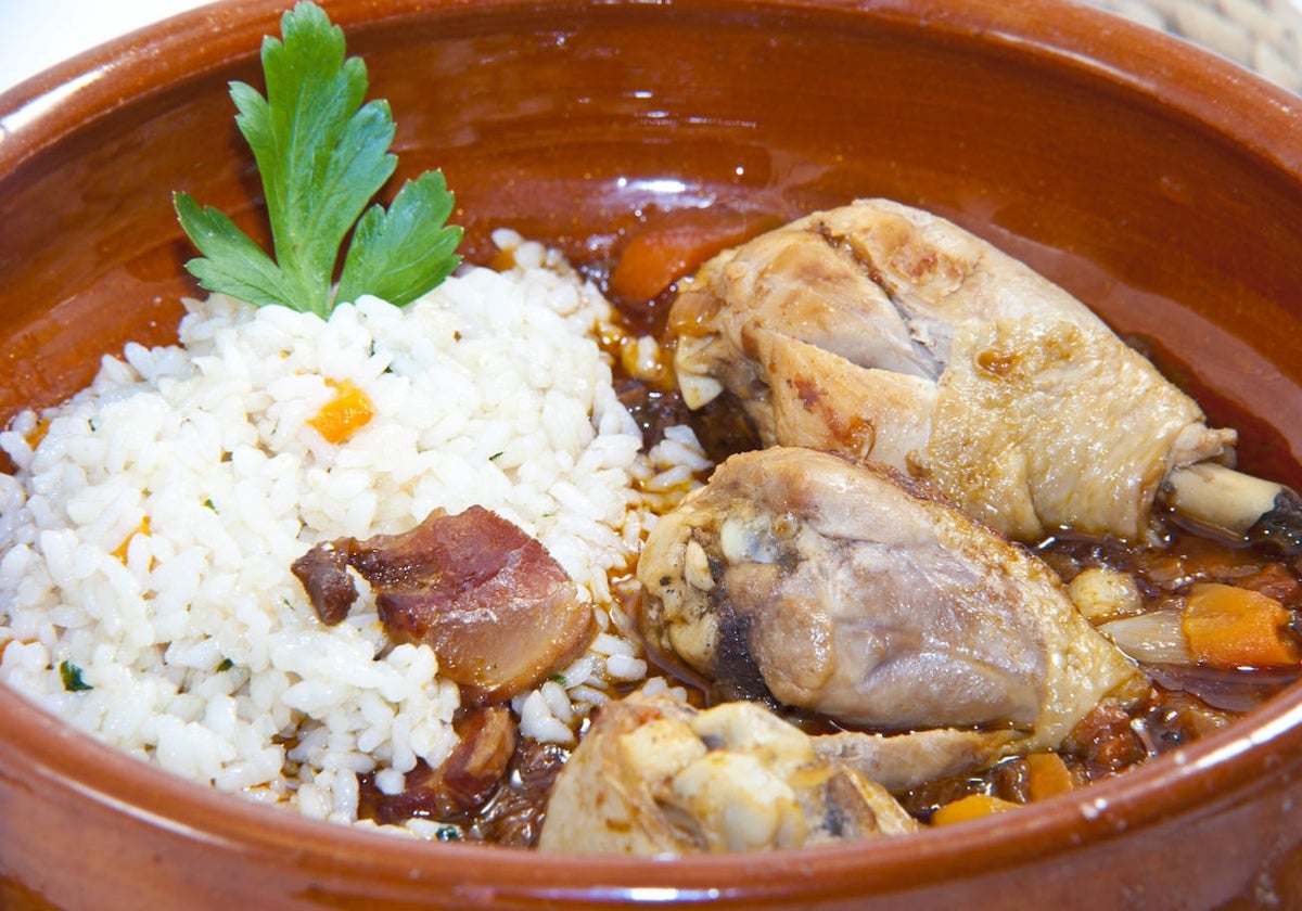 Un pollo guisado como se come tradicionalmente en la zona de Campoo.