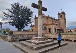 La Cruz de los Caídos pintada a plena luz del día.